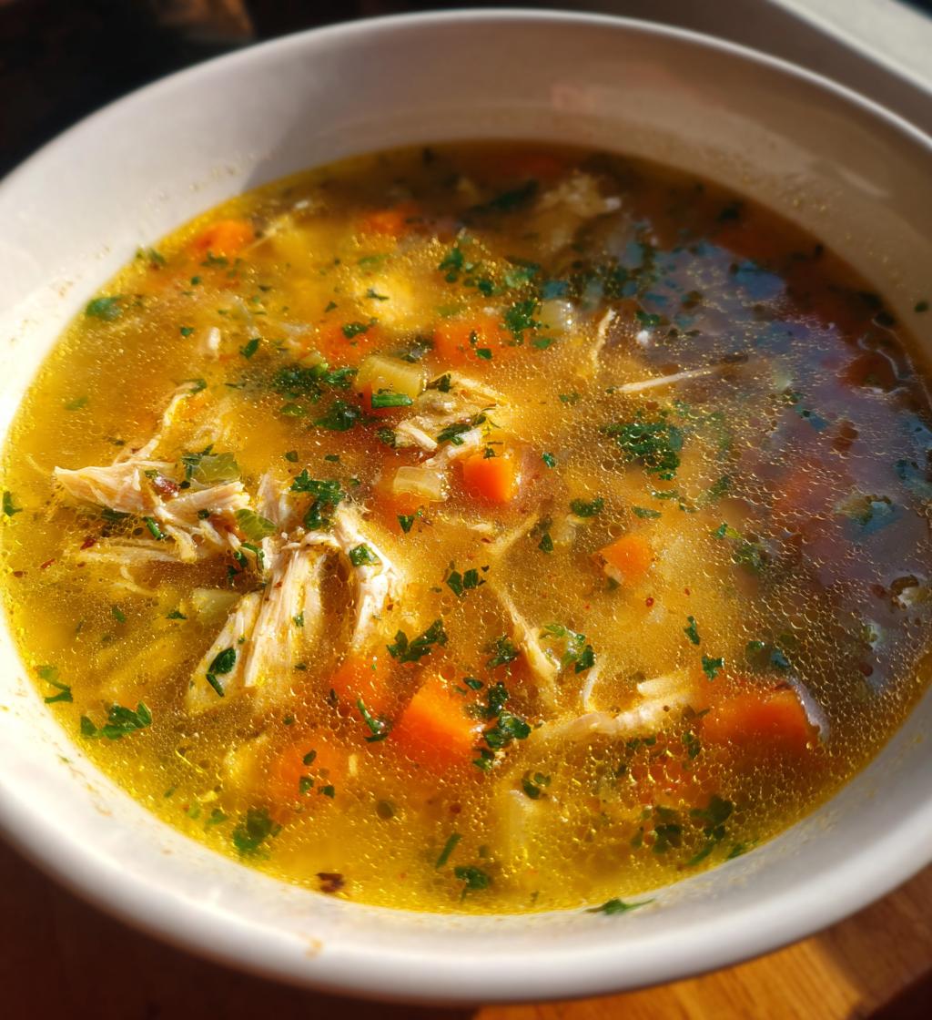 Klassisk hønsekødssuppe – varmende og traditionel