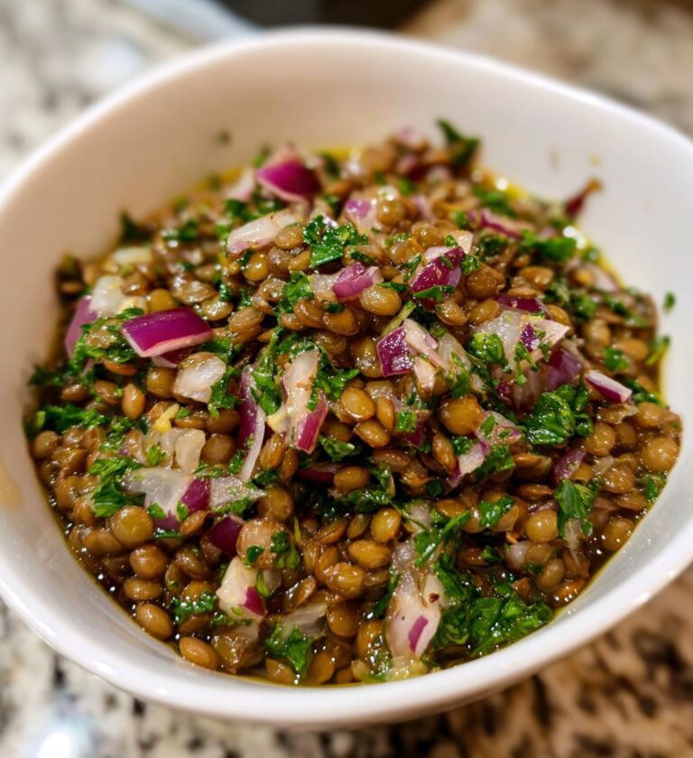linsesalat med rødløg og persille