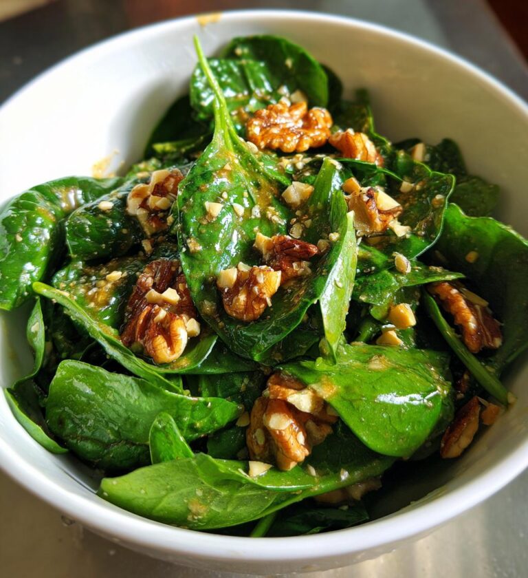 sprød salat med spinat og nødder, let tilbehør